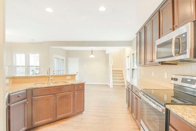 Building Photo - 1012 Crinoline Ln
