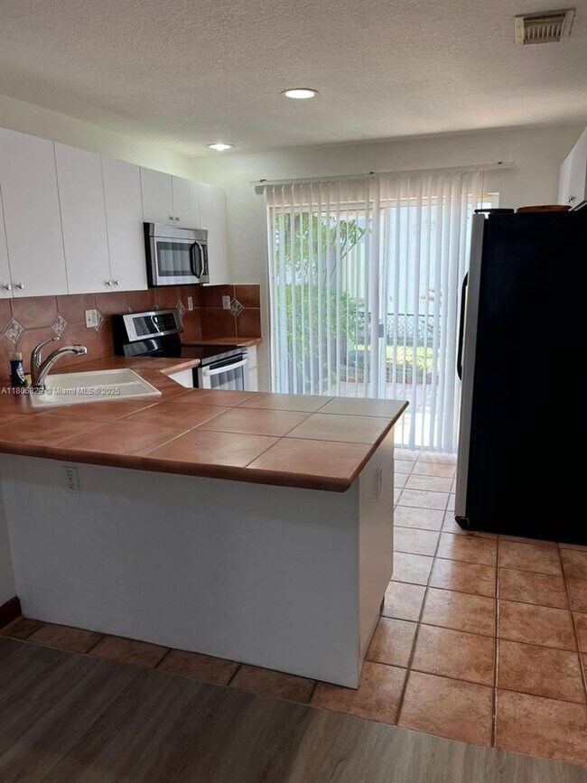 Foto del edificio - 5725 NW 109th Ave