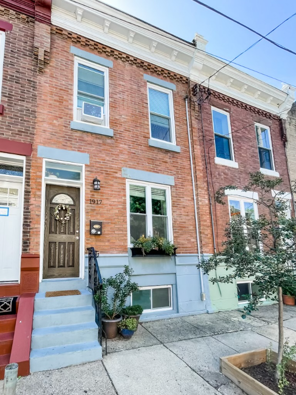 Primary Photo - 1917 S Lambert St