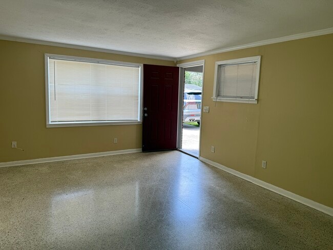 Building Photo - 6067 Longchamp Dr