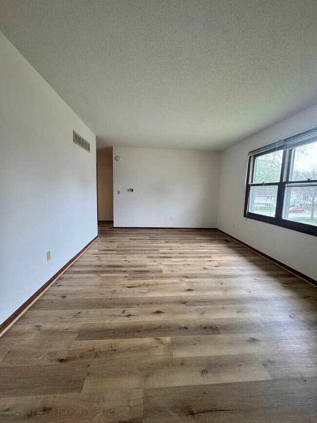 Foto del edificio - 5556 N Thornwood Ave