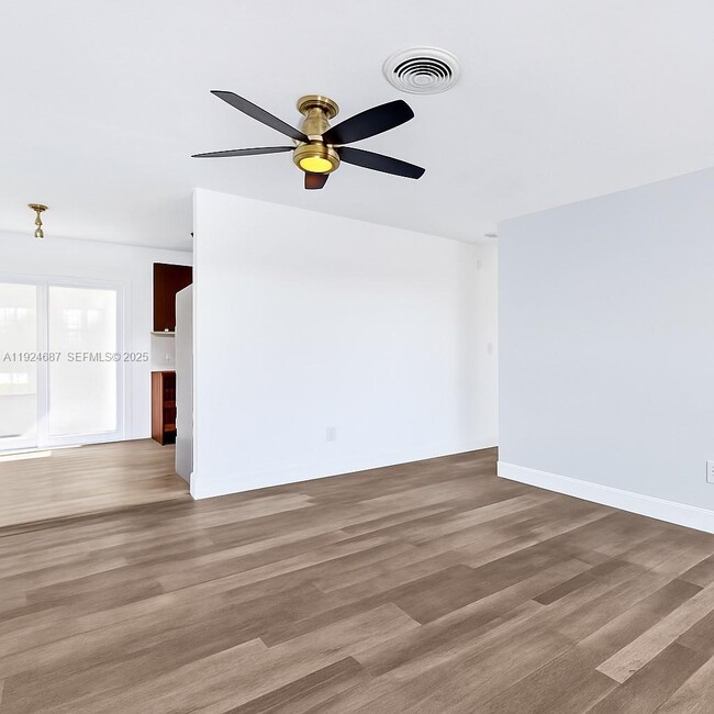 Building Photo - 1520 NE 14th Terrace