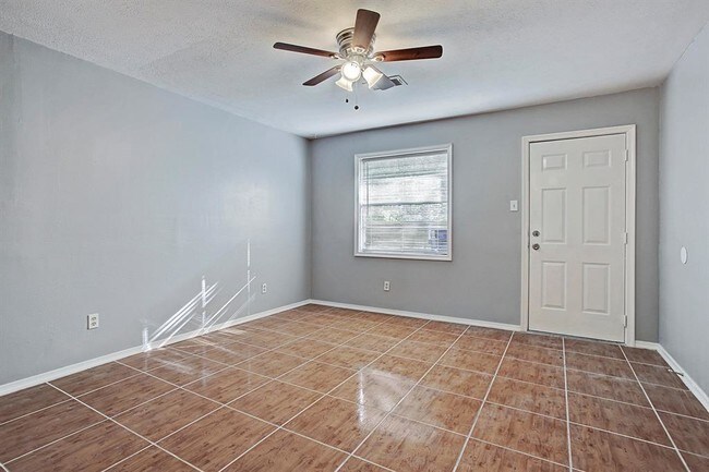 Building Photo - 7126 Kings Dr