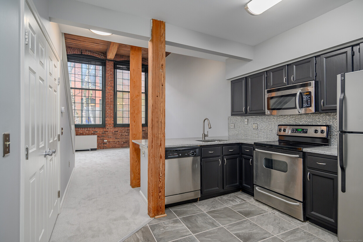 Primary Photo - 25 Grand St