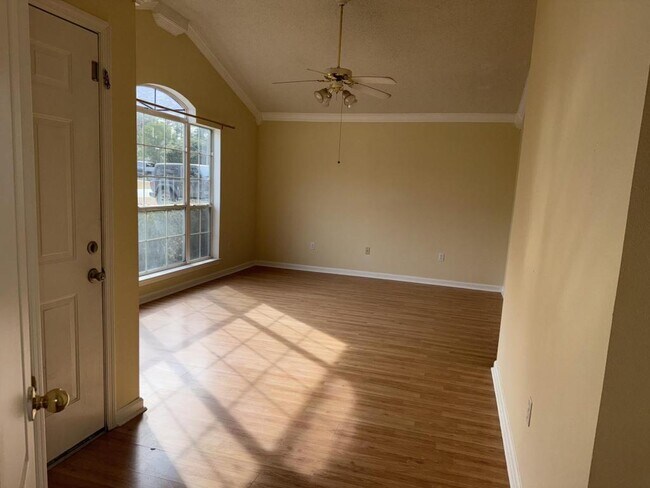 Foto del edificio - 16356 Clearwater Cir