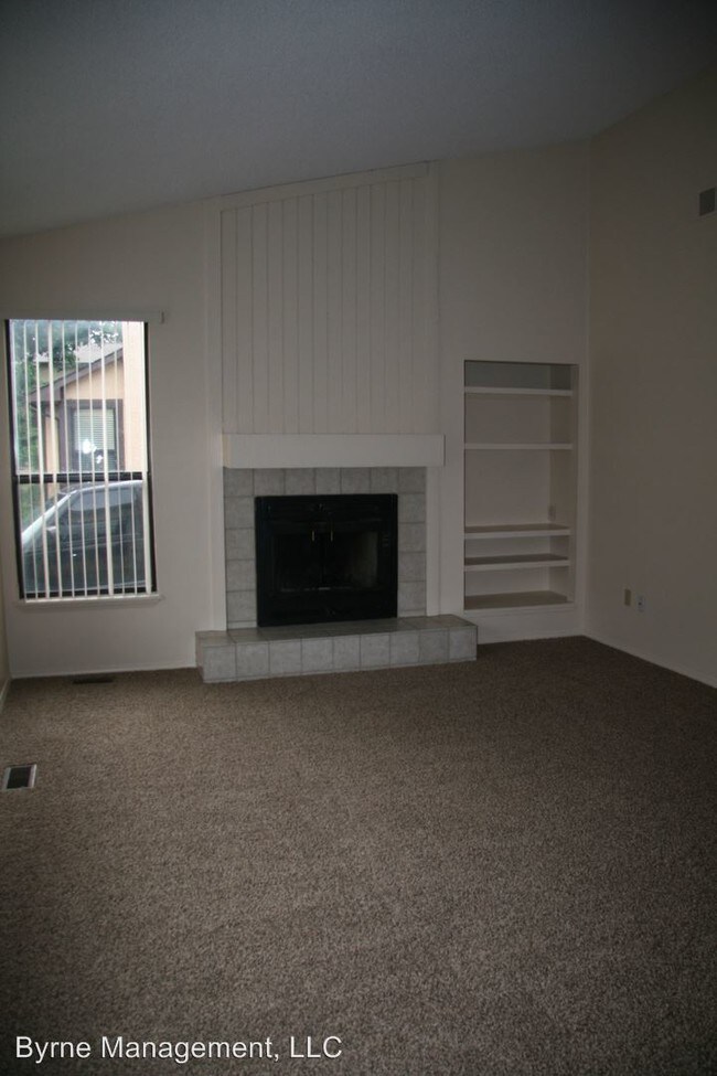 Building Photo - 4569 Winewood Village Dr