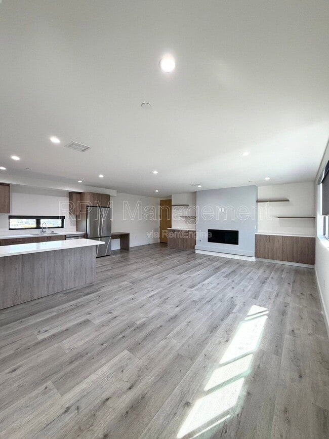 Building Photo - 5923 Laurel Canyon Blvd