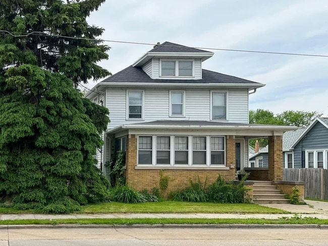 Building Photo - 541 Bowen St