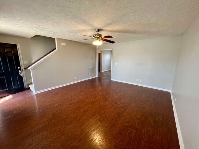 Foto del edificio - 3 Bed 2.5 Bath Home in West Murfreesboro *...
