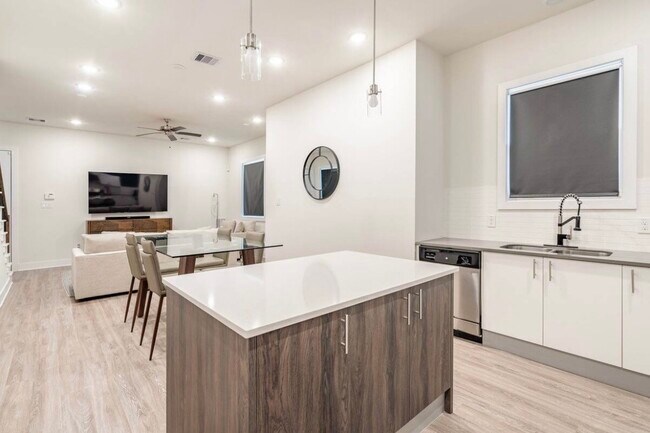 Foto del edificio - 10211 Las Nubes Ave