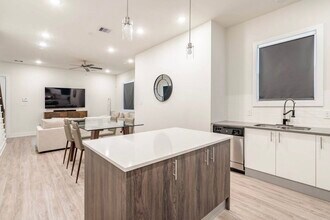 Building Photo - 10211 Las Nubes Ave