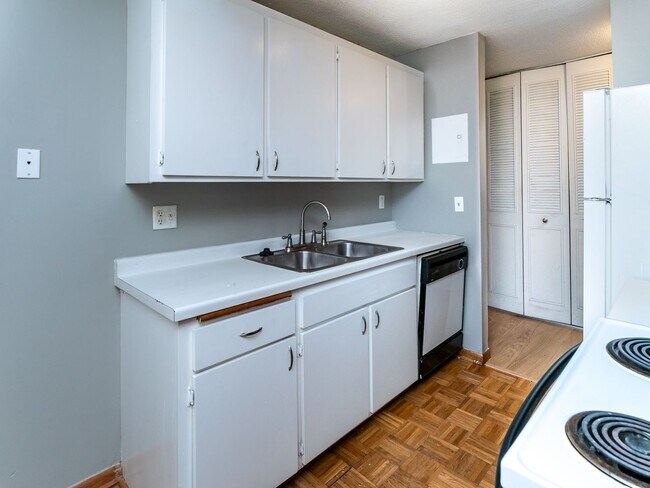 Foto del edificio - Charming One Bedroom In Roseville