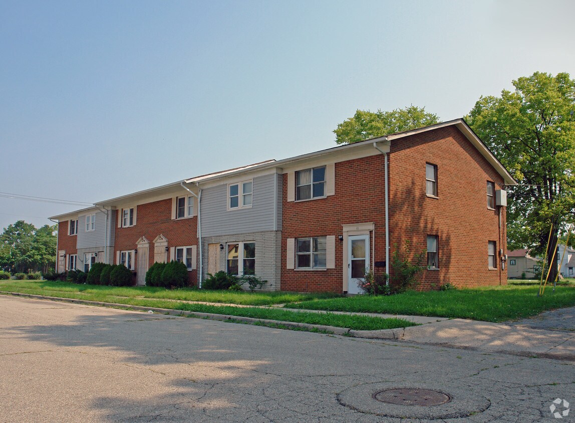 Primary Photo - 2-12 Redlands Ave