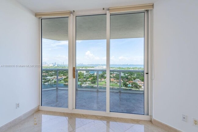 Foto del edificio - 4779 Collins Ave