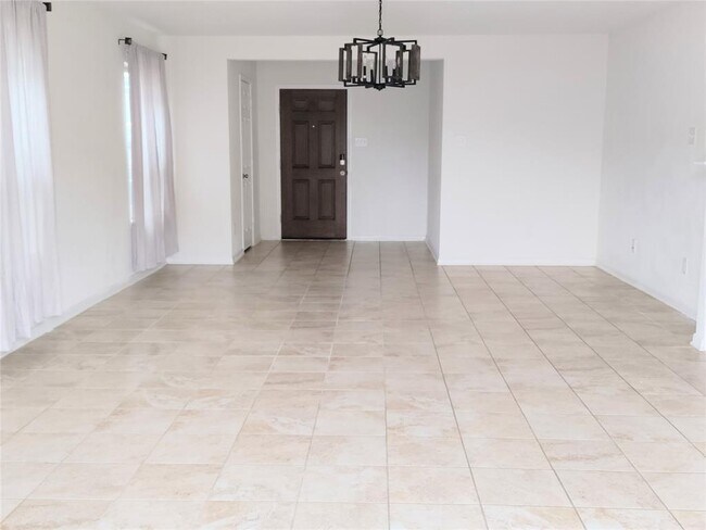 Building Photo - 25323 Queens Causeway Ln