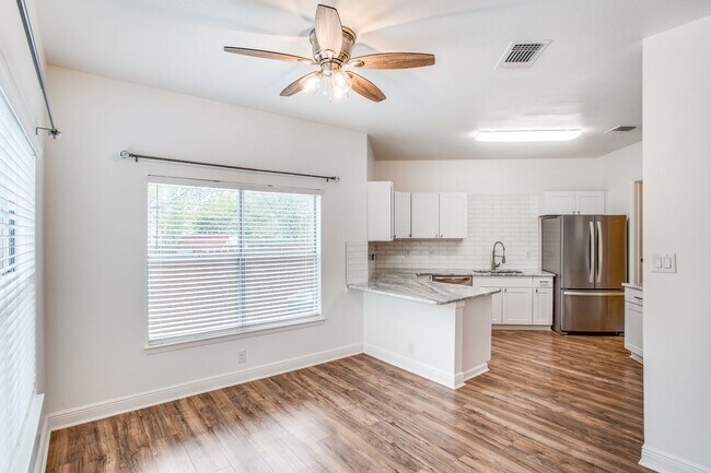 Foto del edificio - 3 Bedroom/2.5 Bathroom Hunters Chase Subdivision