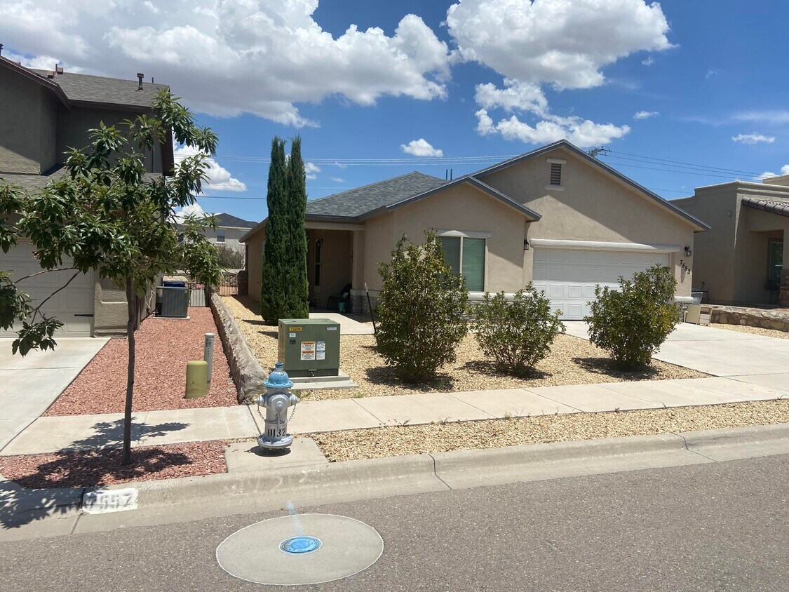 7553 Red Cedar Dr, El Paso, TX 79911 House Rental in El Paso, TX