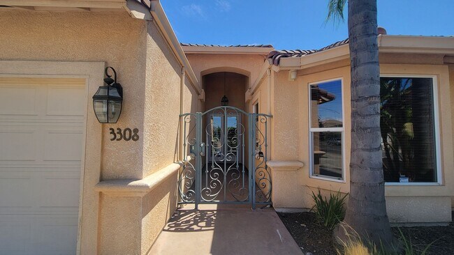Foto del edificio - 3308 Sharon Ave