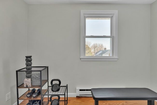 Building Photo - 74 Dunboy St