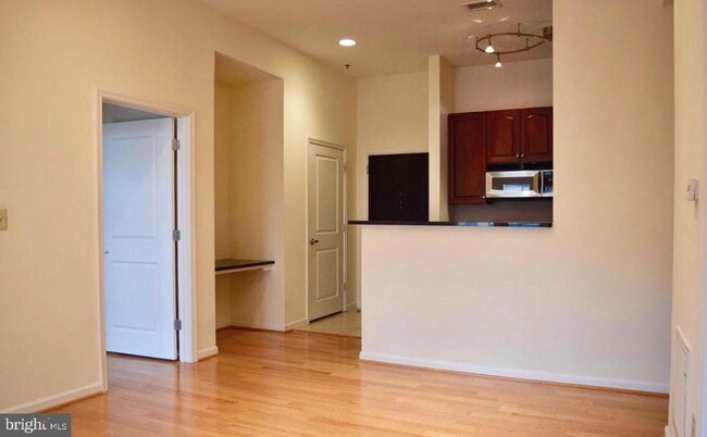 Building Photo - 309 Holland Ln