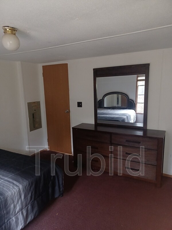 Building Photo - 512 Country Club Dr