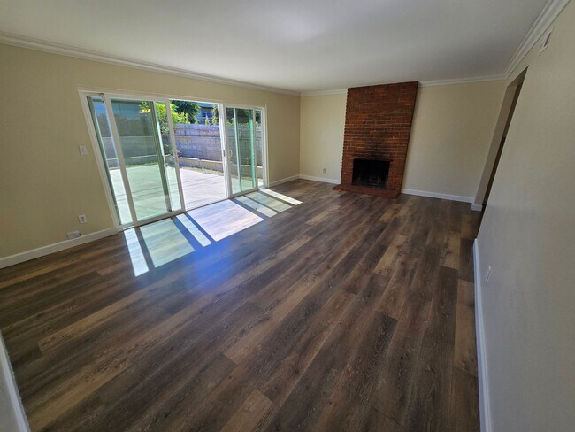 Foto del edificio - Charming 3-Bedroom, 2-Bath Home in Desirab...