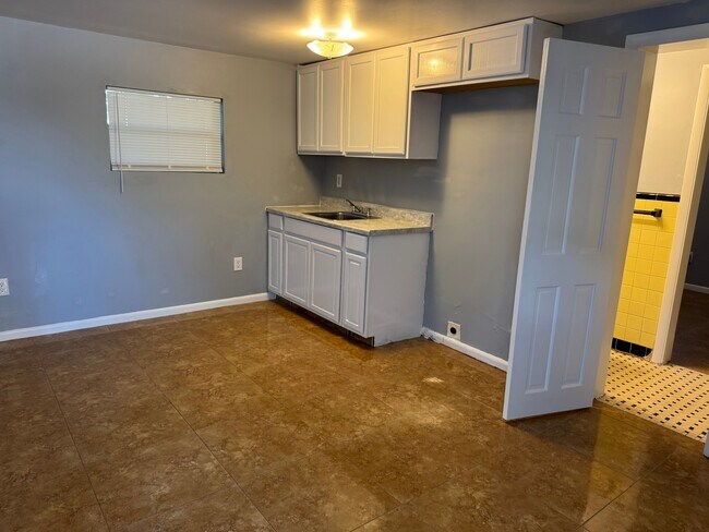 Foto del edificio - 2252 Maple Ave