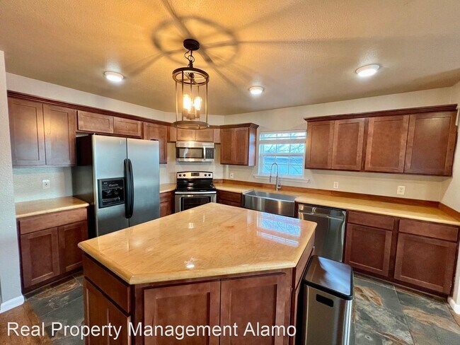 Building Photo - 3 br, 2 bath House - 691 Tamarack Drive