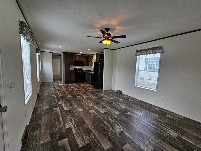 Building Photo - 6 Daisy Ln