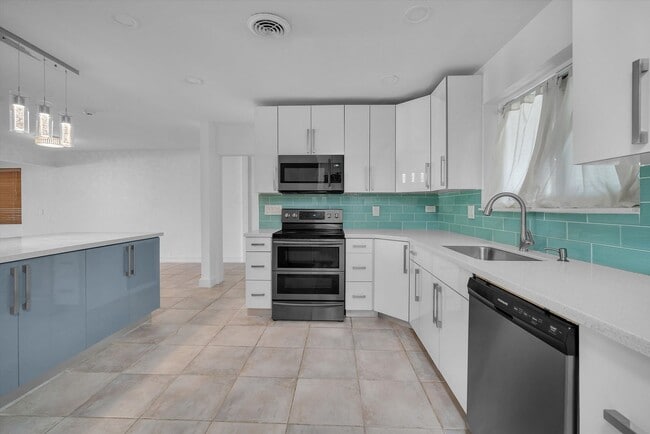 Building Photo - Beautiful Hollywood home in quiet neighborhood