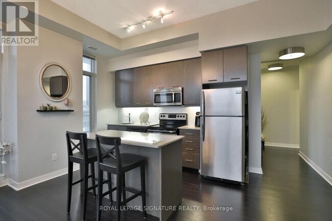 Building Photo - 365 Prince of Wales Dr