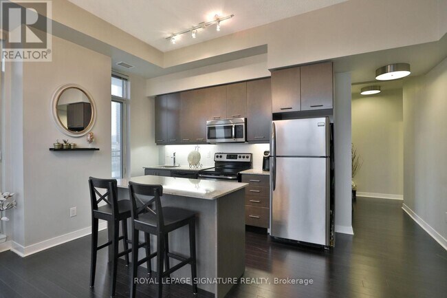 Photo du bâtiment - 365 Prince of Wales Dr