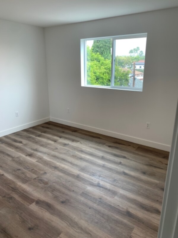 Building Photo - 967 1/2 N Wilton Pl