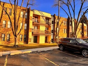 Building Photo - 2212 Country Club Dr