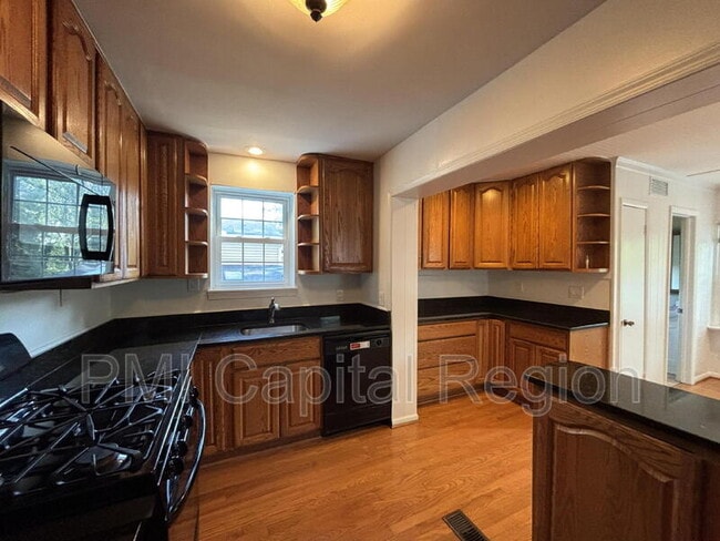 Building Photo - 8710 Maywood Ave