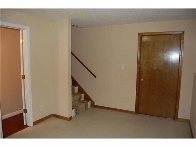 Foto del edificio - 518 Muncie Rd