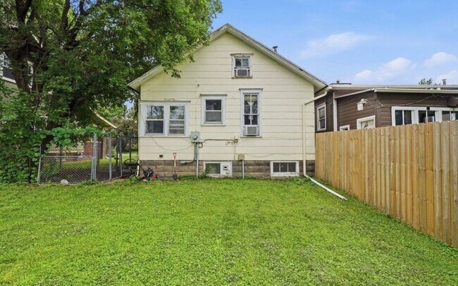 Building Photo - 1328 Garfield St