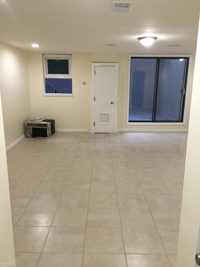 Building Photo - 1 br, 1 bath Apartment - 11019 72nd Rd 2A