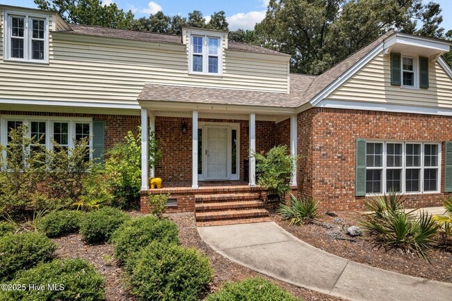 Building Photo - 327 Plantation Dr