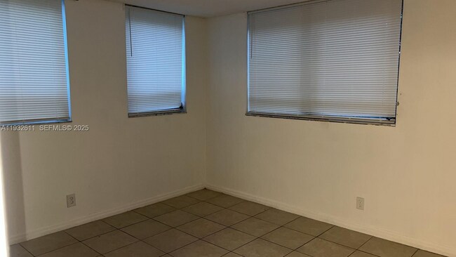 Building Photo - 1880 N Congress Ave