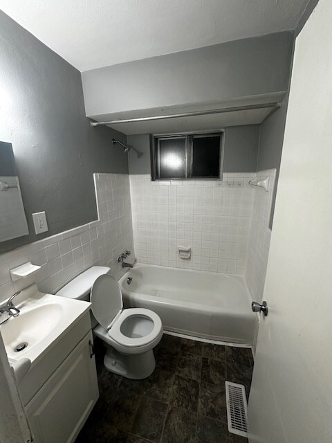 Foto del edificio - 8721 Natural Bridge Rd