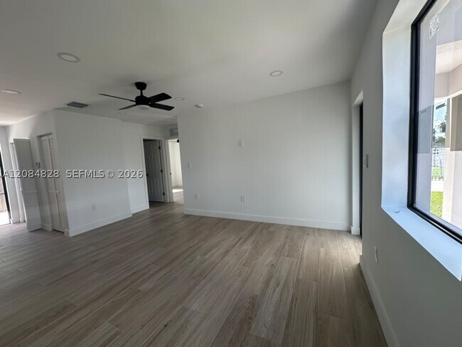 Foto del edificio - 2377 NW 84th St