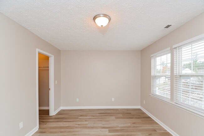 Foto del edificio - 209 Mingocrest Dr