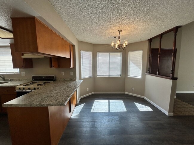Building Photo - Charming Summerlin retro 2-bedroom home