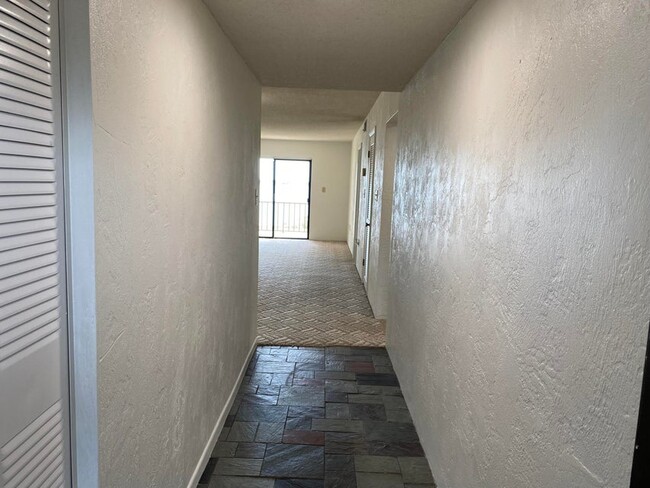 Building Photo - 1049 Rockledge Dr