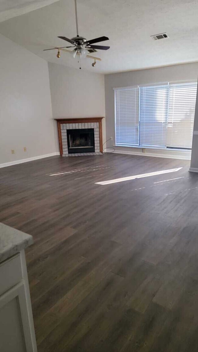 Foto del edificio - 6010 Meridian Ln