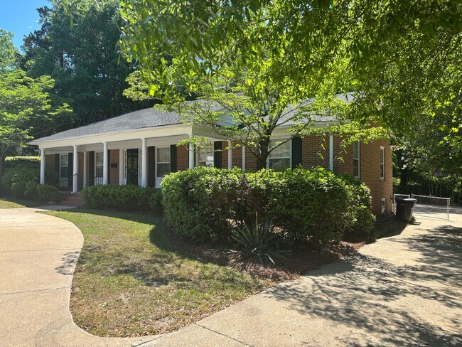Foto del edificio - 1513 Raeford Rd