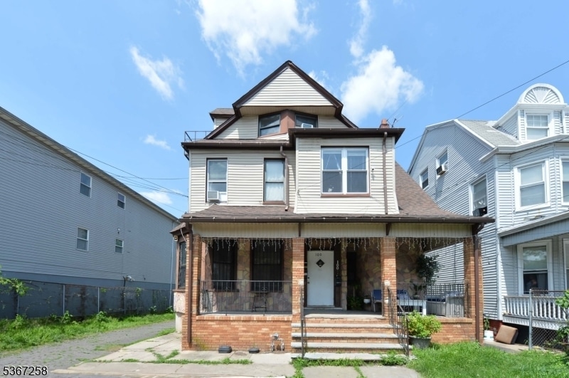 Primary Photo - 100 N 9th St
