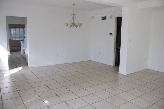 Building Photo - 620 Sheridan Blvd