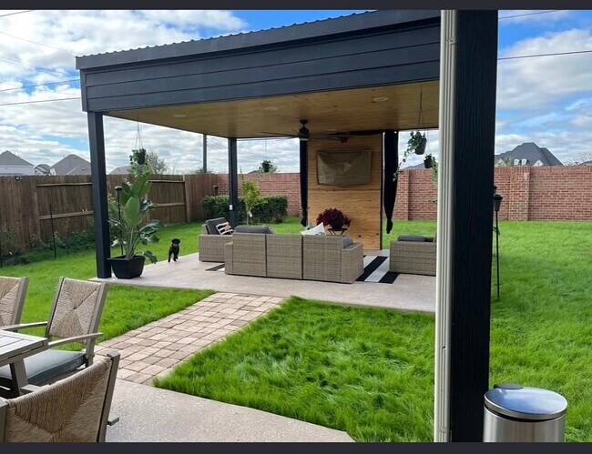 Foto del edificio - 2319 Jasper Pt